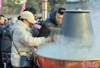 168娱乐网：长春举办冰雪火锅文化节 市民“围炉”品168娱乐网：