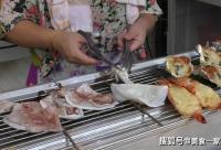 168娱乐网：香港的美食还真不贵，20厘米长的一只烤虾才卖10元，太划算了！