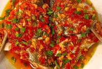168娱乐网：剁椒鱼头：湖南传统美食的魅力