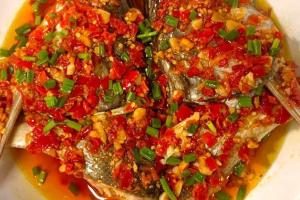 美食:剁椒鱼头：湖南传统美食的魅力