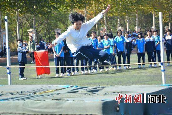 体育:河北南宫：定期组织学生体育活动 培养强健体魄