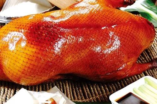 北京烤鸭:香脆外酥、肉质鲜美：探寻北京烤鸭的独特魅力与中华美食传承