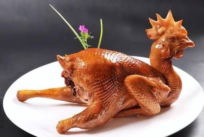 北京烤鸭:道口烧鸡与北京烤鸭、金华火腿齐名北京烤鸭，被誉为“天下第一鸡”