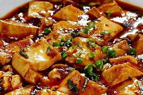北京烤鸭:国内最有名的4大特色菜北京烤鸭，北京烤鸭上榜，第一名因“臭”而闻名！