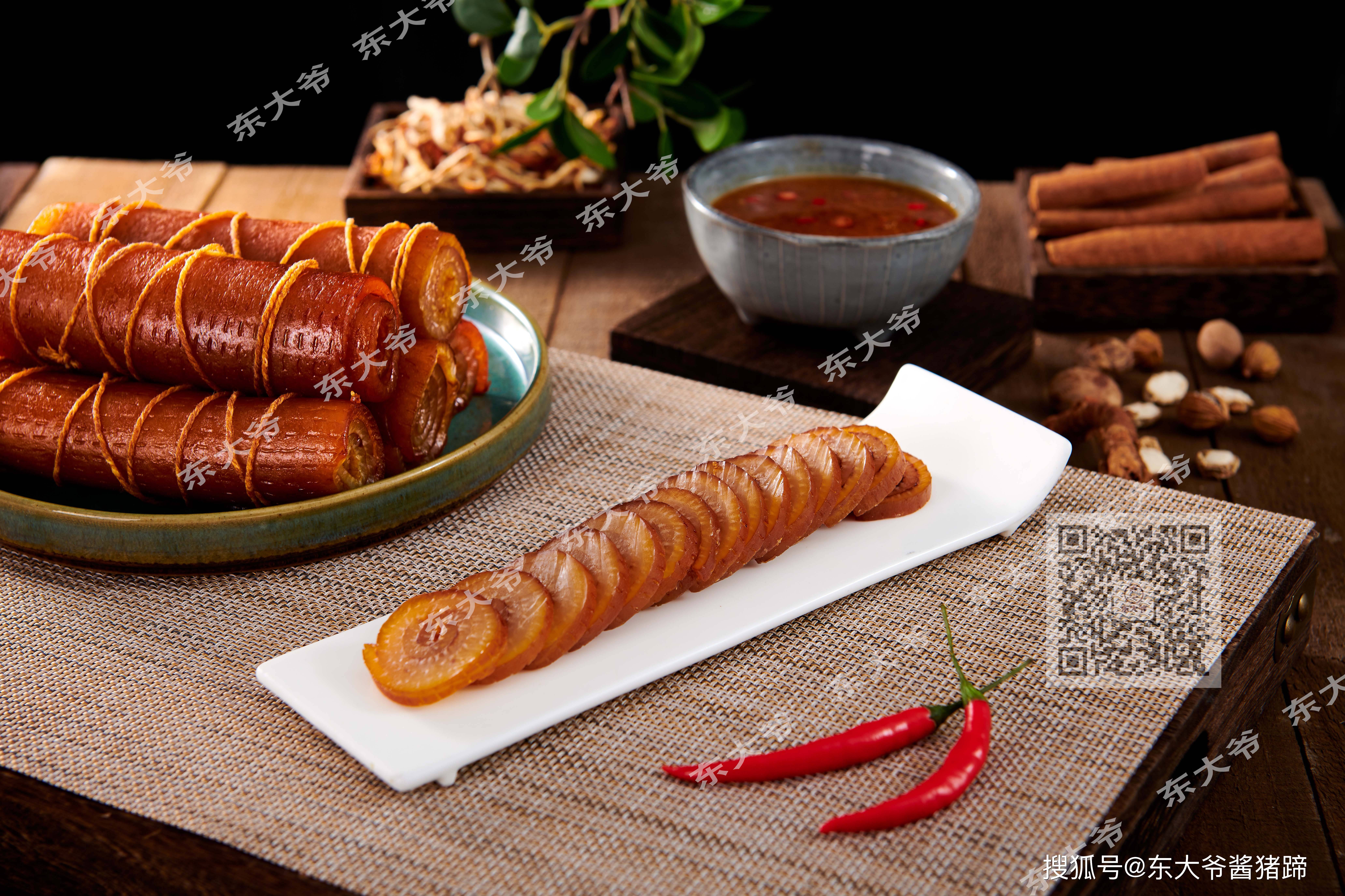 老北京:东大爷老北京酱猪蹄的猪皮卷烹饪艺术之美