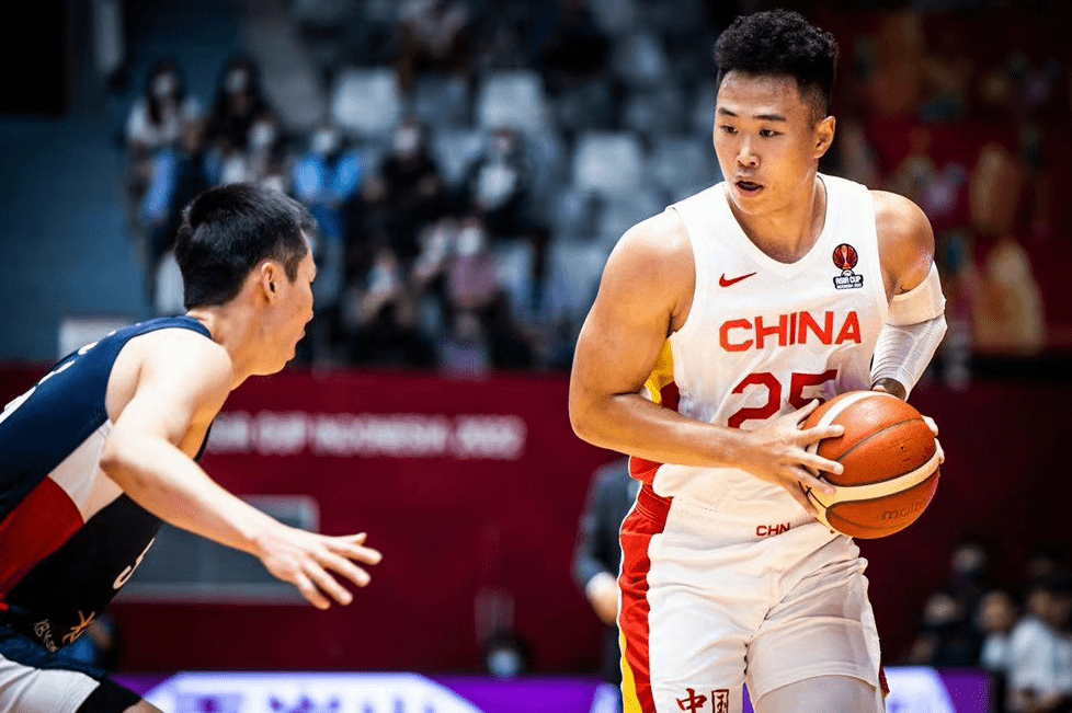 男篮:中国男篮大喜讯！男篮新局面男篮，风波引发广泛争议！