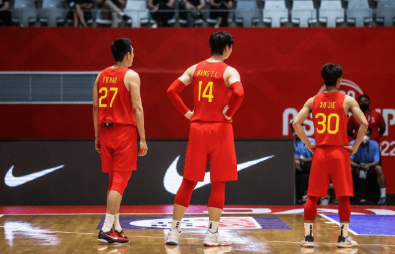 男篮:中国男篮大喜讯！男篮新局面男篮，风波引发广泛争议！