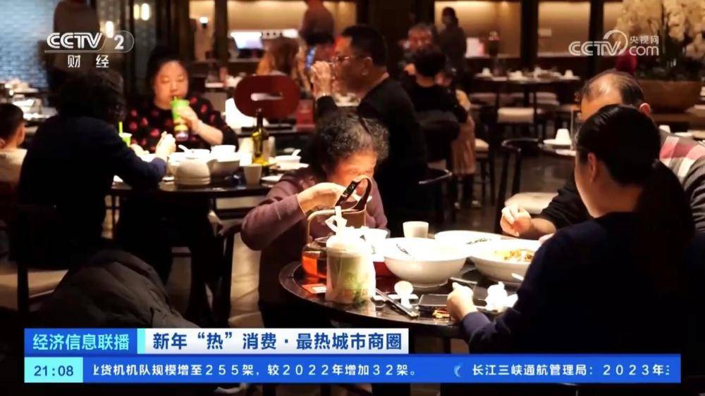 美食:赏花灯、品美食、逛市集……上海传统商圈变身“潮流新地标”