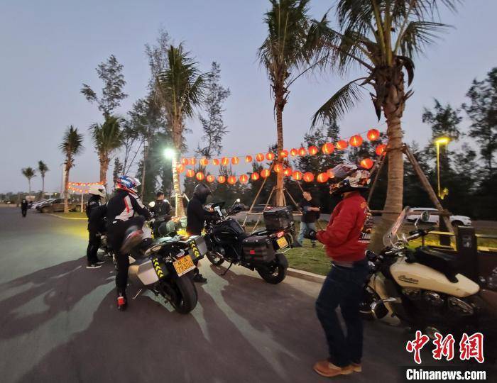 旅游:（新春见闻）海南环岛旅游公路兴起“摩旅”潮