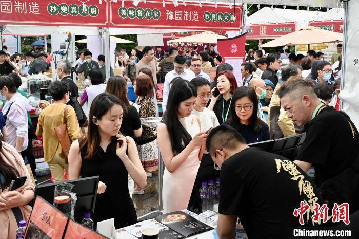 美食:香港举行“上海美食节” 市民感受上海风情