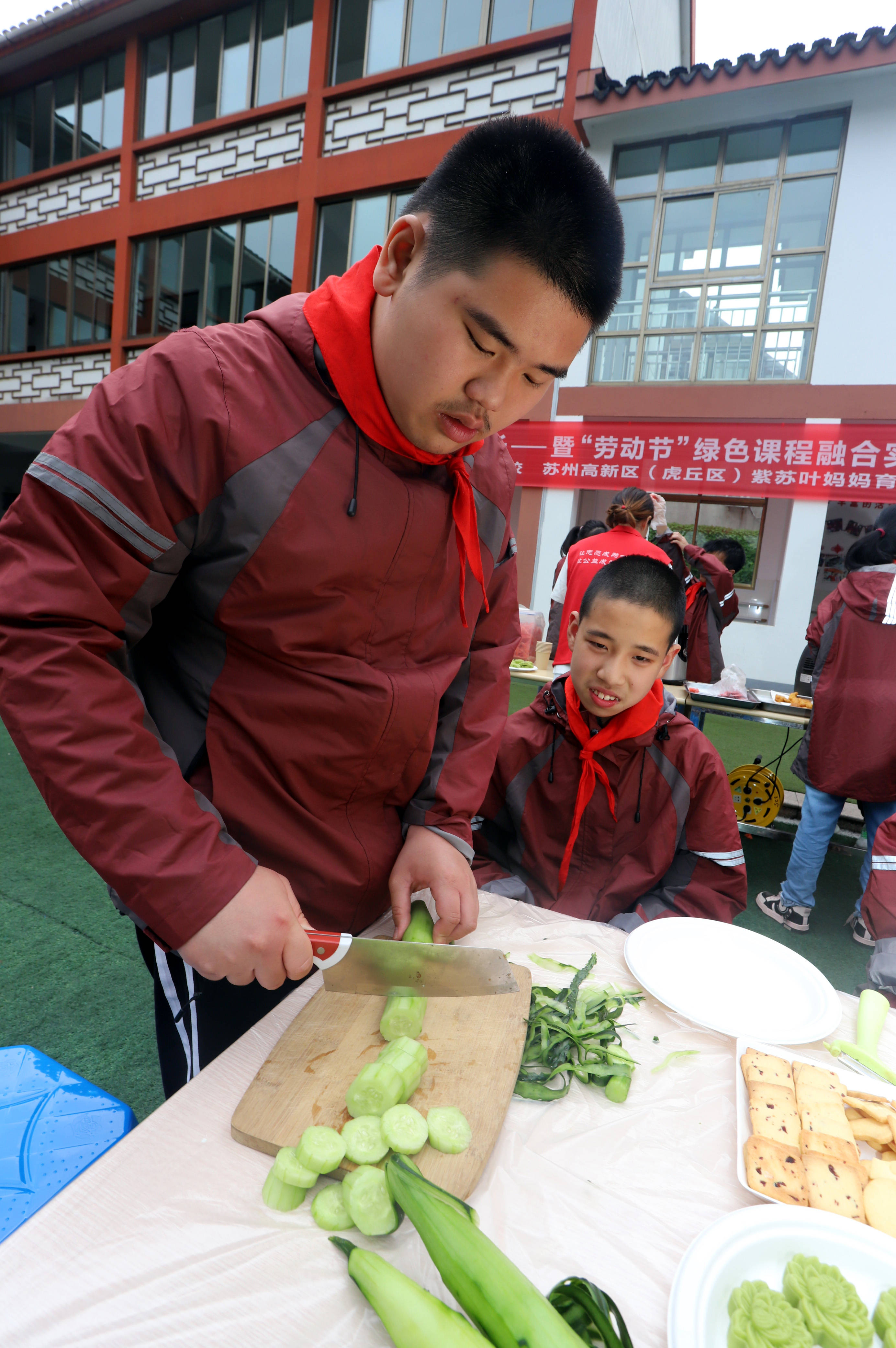 美食:苏州市姑苏区特殊教育学校开展以“美食显身手 劳动促成长”为主题的实践活动