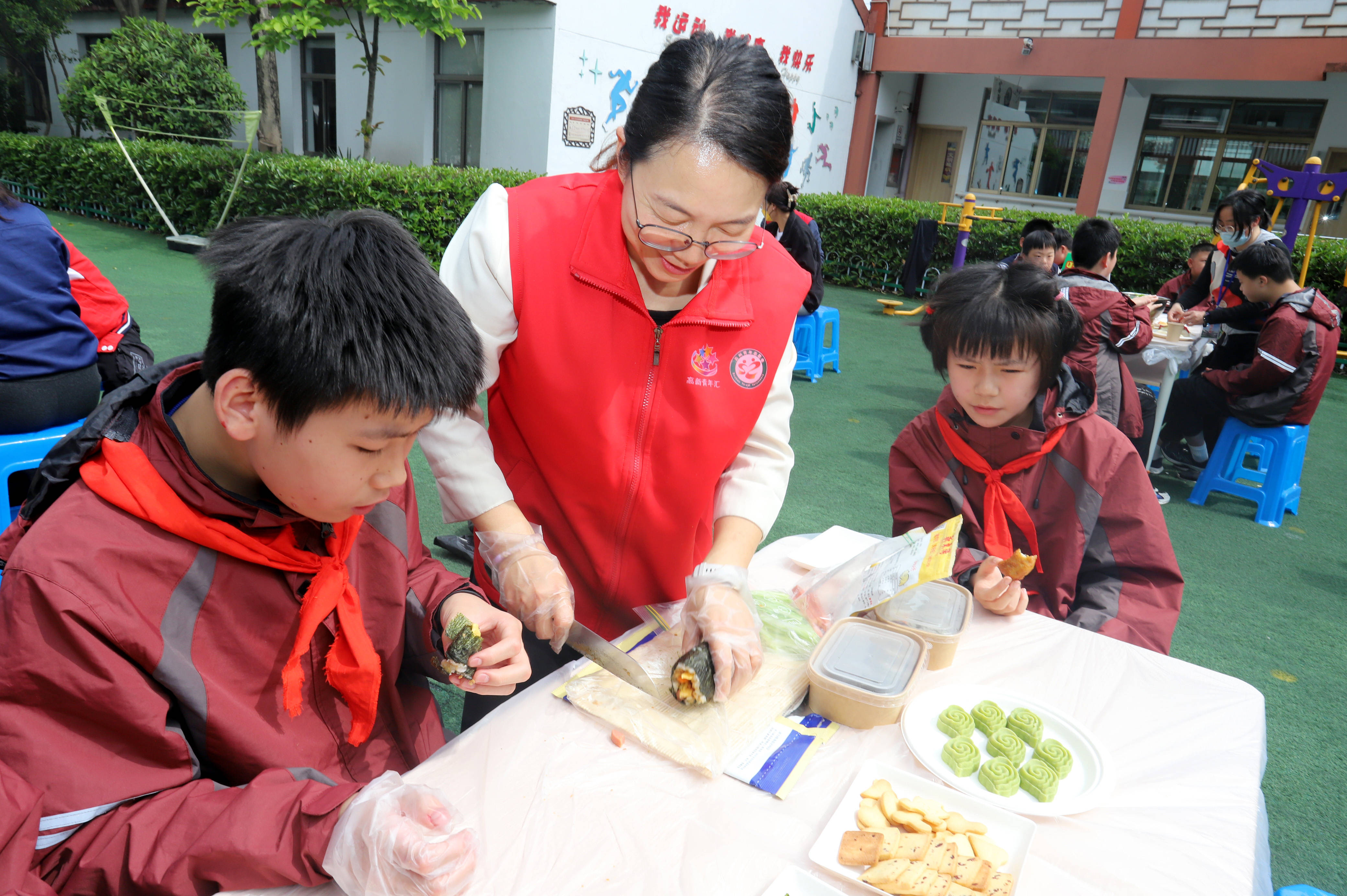 美食:苏州市姑苏区特殊教育学校开展以“美食显身手 劳动促成长”为主题的实践活动